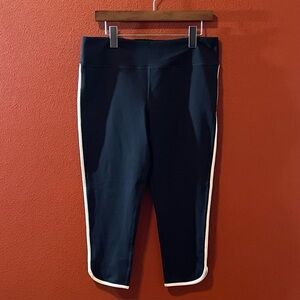 Tuckernuck Women’s Black & White Piping Athletic Stretch Pull On Cropped Legging